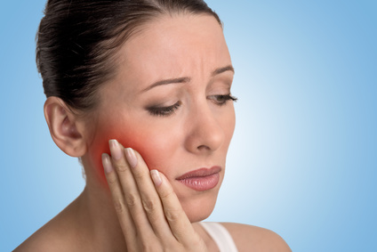 la colle dentaire peut provoquer des douleurs
