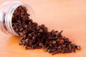 Pourquoi le clou de girofle soulage-t-il les dents ?