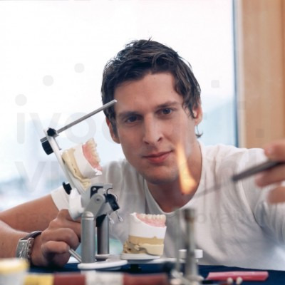 Qu’est-ce qu’un prothésiste dentaire et quel est son rôle ?